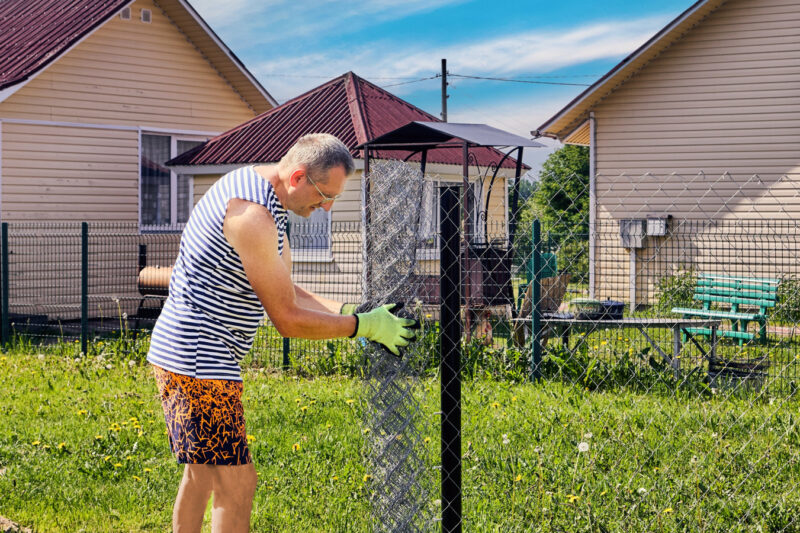 How To Reuse An Old Chain-Link Fence To Level A Bumpy Lawn On A Budget – chain link fence lawn